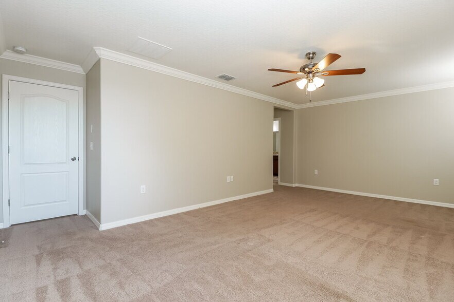 Building Photo - 13714 Lakemont Dr