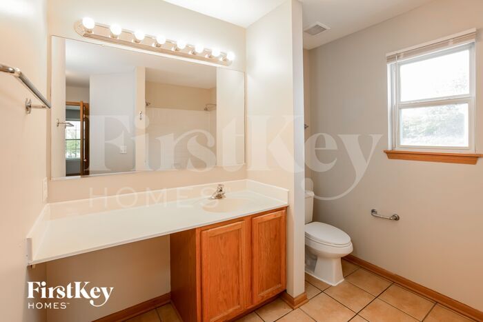 Building Photo - 7010 Paradise Cir
