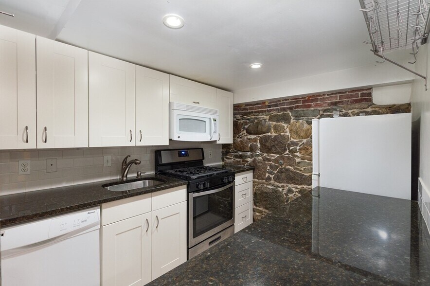 Building Photo - 37 Grove St