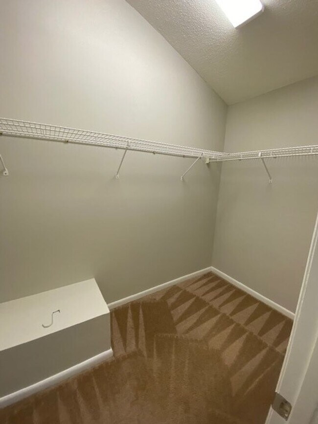Building Photo - Welcome to this stunning 2-bedroom, 2-bath...