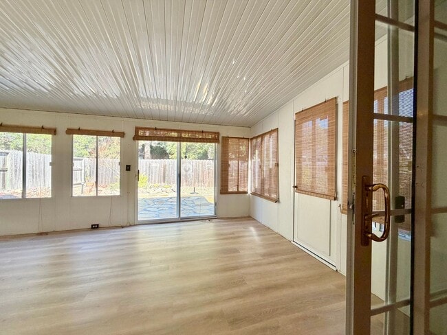 Building Photo - 3 Bedroom 2 Bathroom Napa Brown's Valley Home