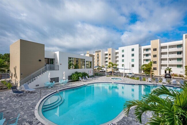 Building Photo - 1703 N Tamiami Trl