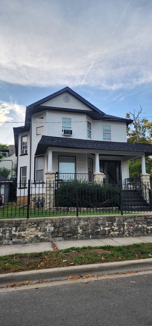 Building Photo - 1 S Cagwin Ave