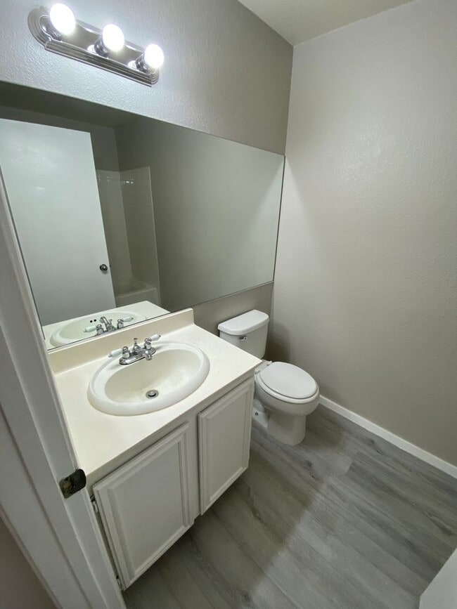 Building Photo - Desert Falls