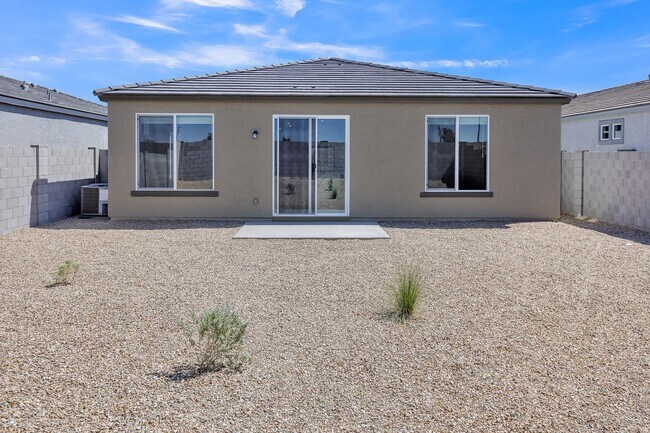 Building Photo - 17996 W Sand Hls Dr