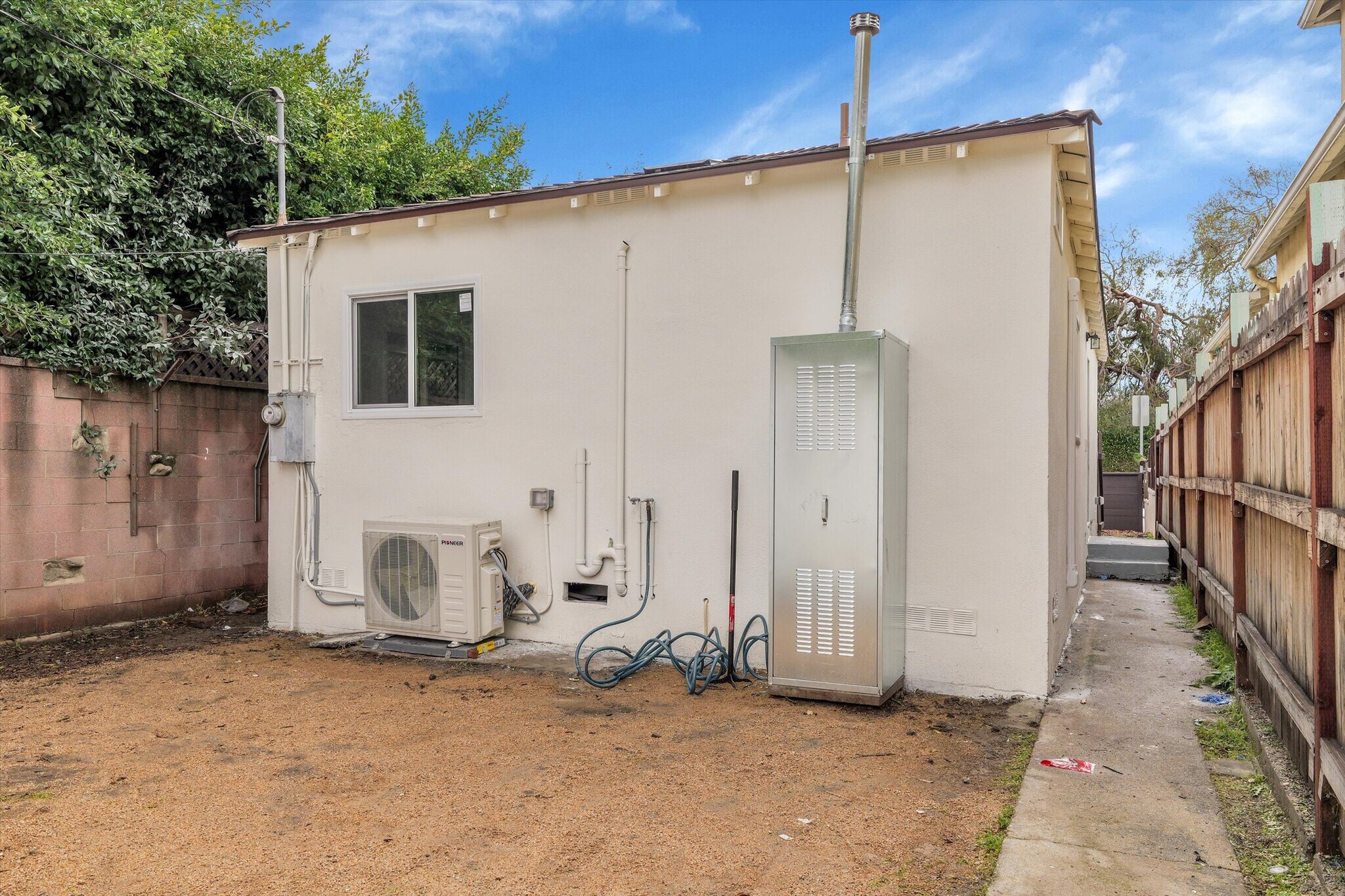 Building Photo - 4078 Alla Rd