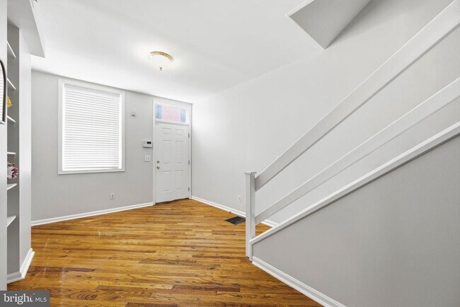 Building Photo - 928 N Bambrey St