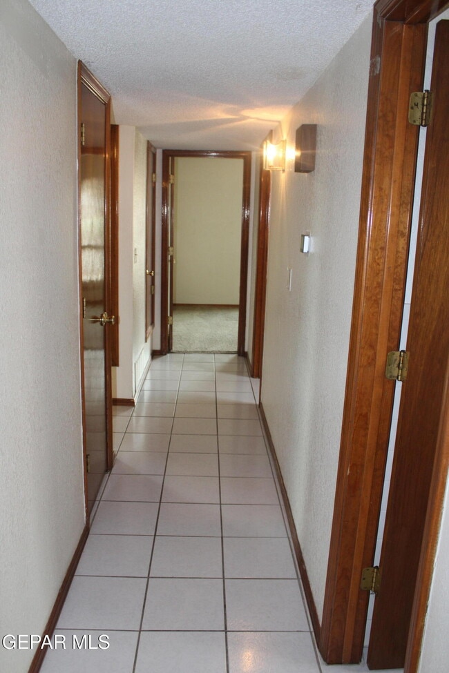 Building Photo - 11550 James Grant Dr