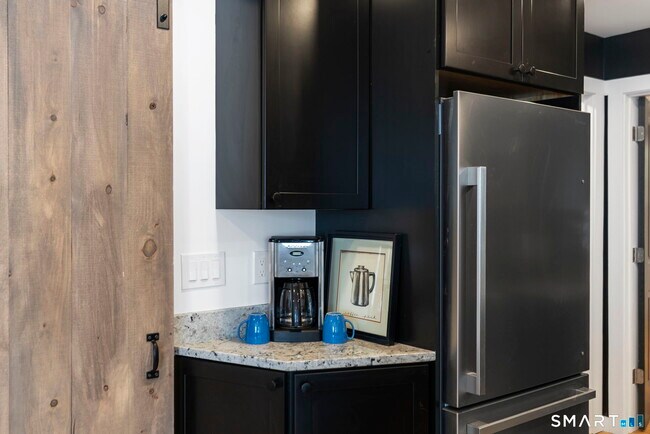 Building Photo - 179 Butternut St