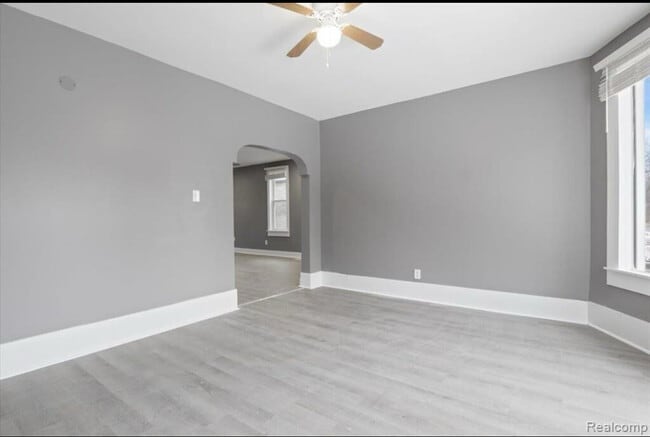 Primary Photo - 3415 E Canfield St