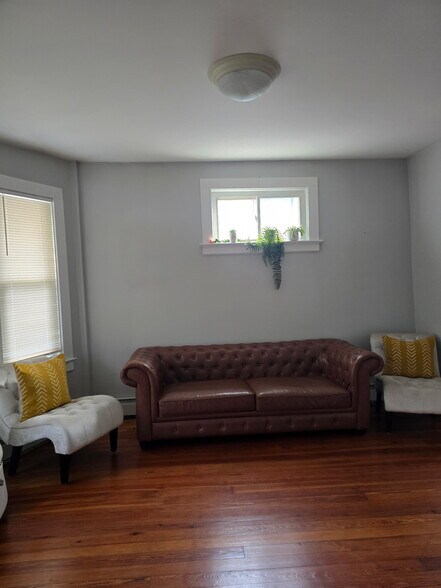 Building Photo - 175 Wilson St