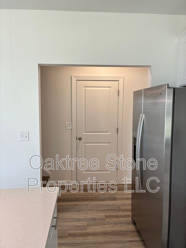 Building Photo - 3378 Skyland Dr