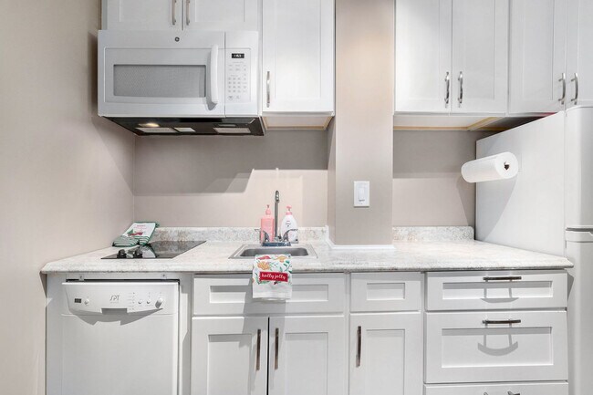 Building Photo - 5056 Valleyway Dr