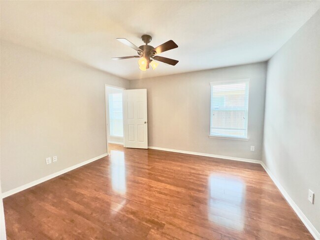 Building Photo - 9912 Western Ridge Way