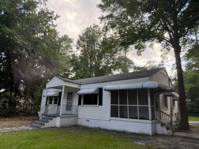 Building Photo - 219 Vista Cir