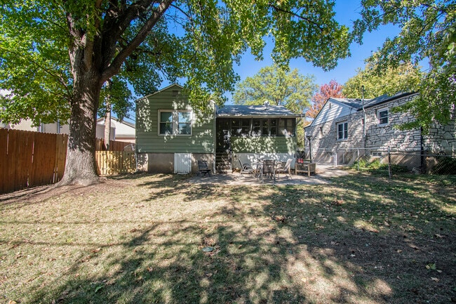 Building Photo - 8754 Florence Ave