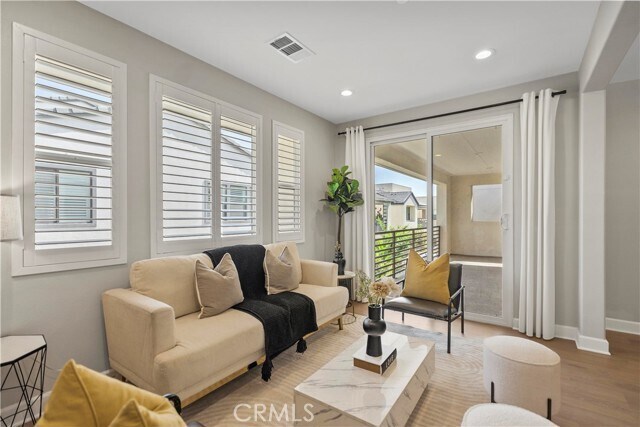 Building Photo - 370 Sawbuck