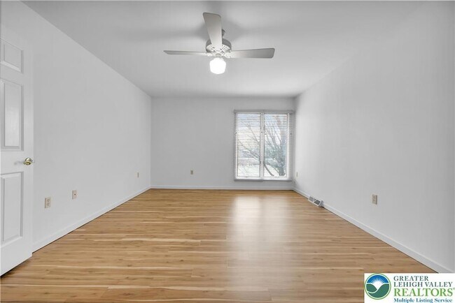 Building Photo - 5721 Crawford Dr