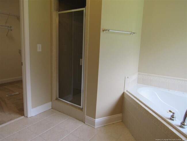 Building Photo - 3000 Metthame Dr