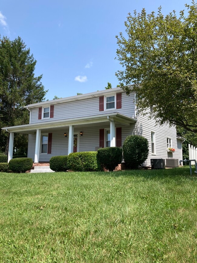 Primary Photo - 203 Oakvale Rd