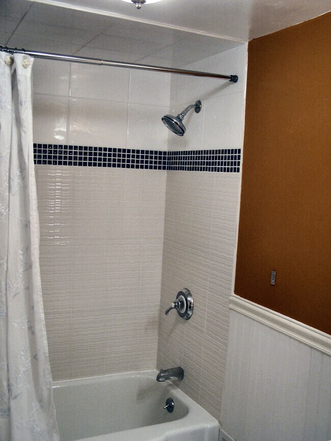 2nd Floor Bathroom - Remodeled - 2409 Panama St