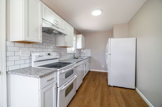 Building Photo - 687 Scriven Ave