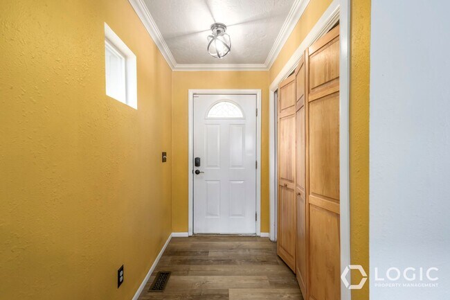 Building Photo - Beautiful Home in Excellent Location.