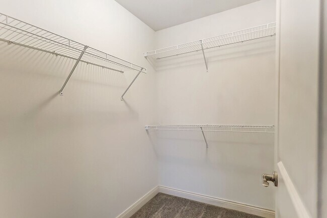 Building Photo - Victory Place Villas - 2 Bedroom, 2 Bathroom - End Unit