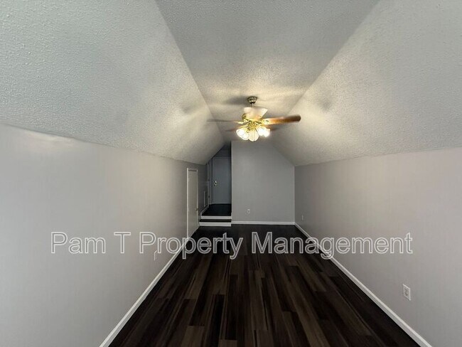 Building Photo - 105 Laurelwood Dr