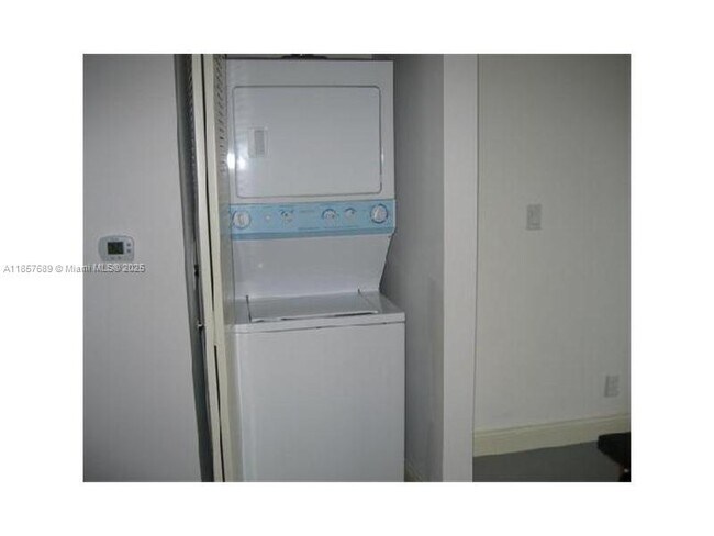 Building Photo - 111 E Flagler St
