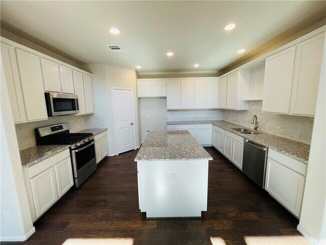 Building Photo - 243 Clear Fork Loop