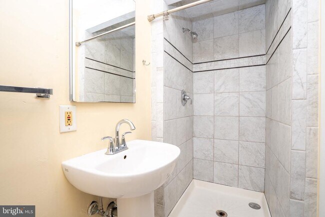 Building Photo - 15 Cranbury Rd