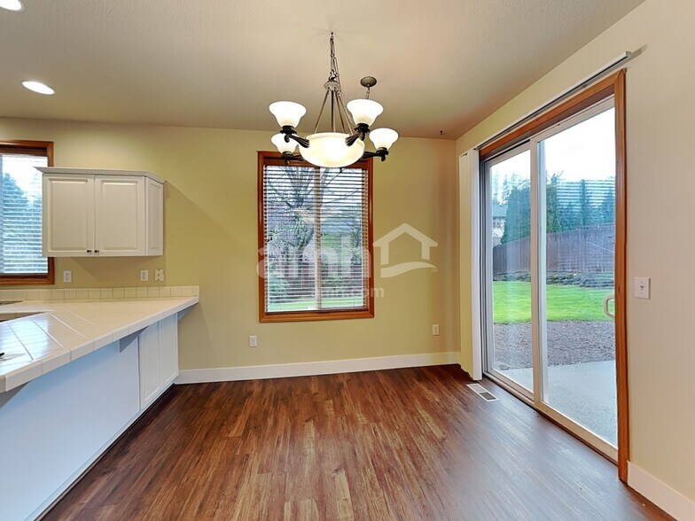 Building Photo - 495 Sunset Ridge Dr