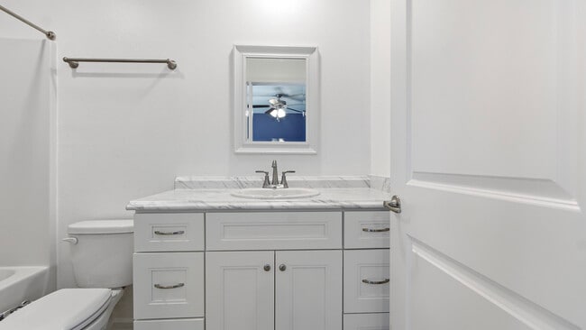 Building Photo - 1249 Martin Rd