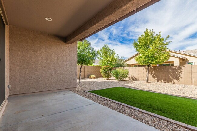 Building Photo - 19874 W Devonshire Ave