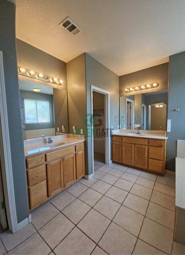 Building Photo - Price Reduced! 4 Bedroom 3 Bath Home is No...