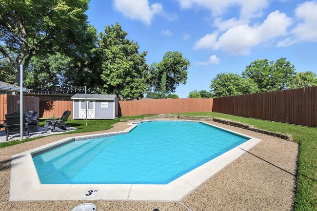 Building Photo - 1231 Springbrook Cir