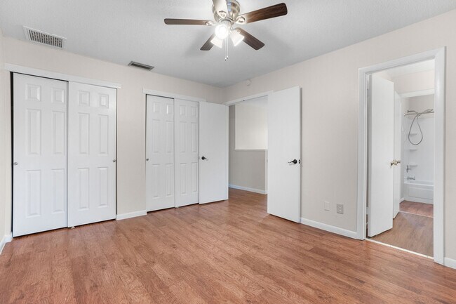 Building Photo - 2078 Loma Linda Way N