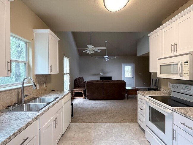 Building Photo - 236 Piney Ridge Dr