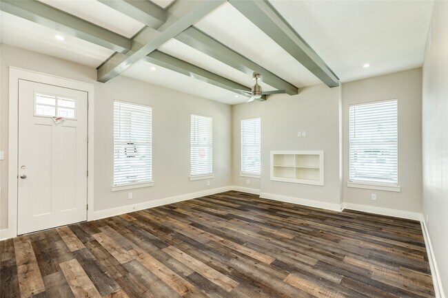 Building Photo - 3228 Avenue R
