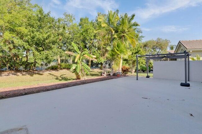 Building Photo - 3033 SE Brierwood Pl