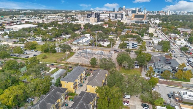 Building Photo - 28 W Esther St