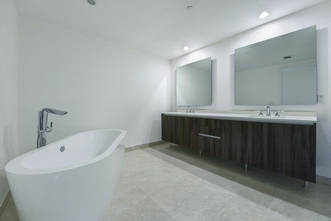 Building Photo - 488 NE 18th St