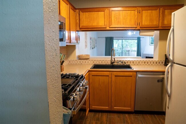 Building Photo - 11404 Walnut Ridge Dr