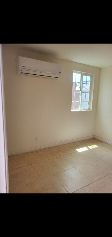 Building Photo - 1373 Holly Ave