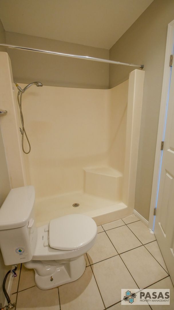 Building Photo - 1st Floor Remodeled Condo