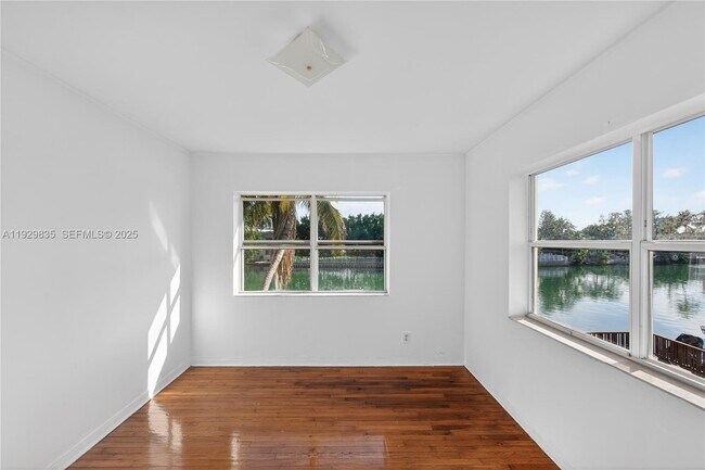 Building Photo - 160 S Shore Dr