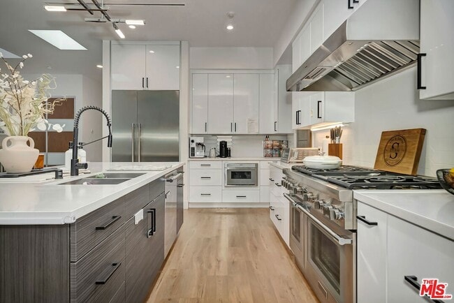 Building Photo - 4203 Saugus Ave