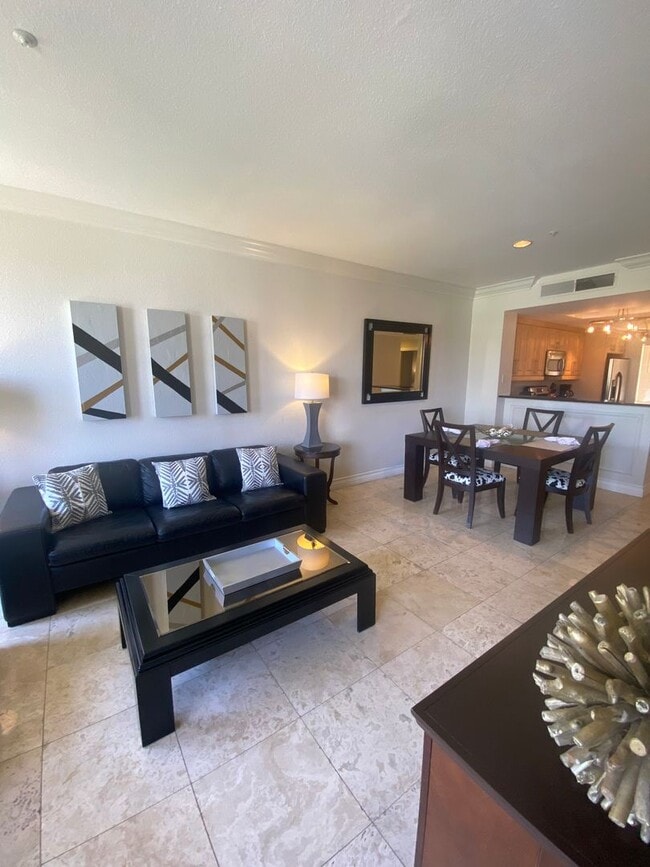 Building Photo - Amazing 2 bedroom furnished condo 1 block ...