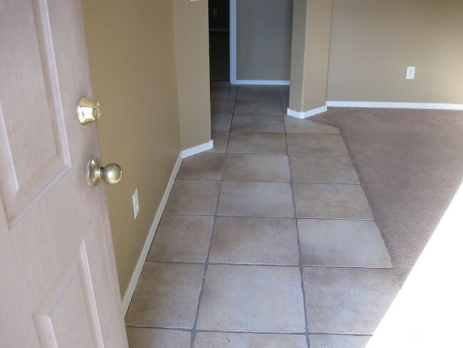 Building Photo - 3 bedroom single story home